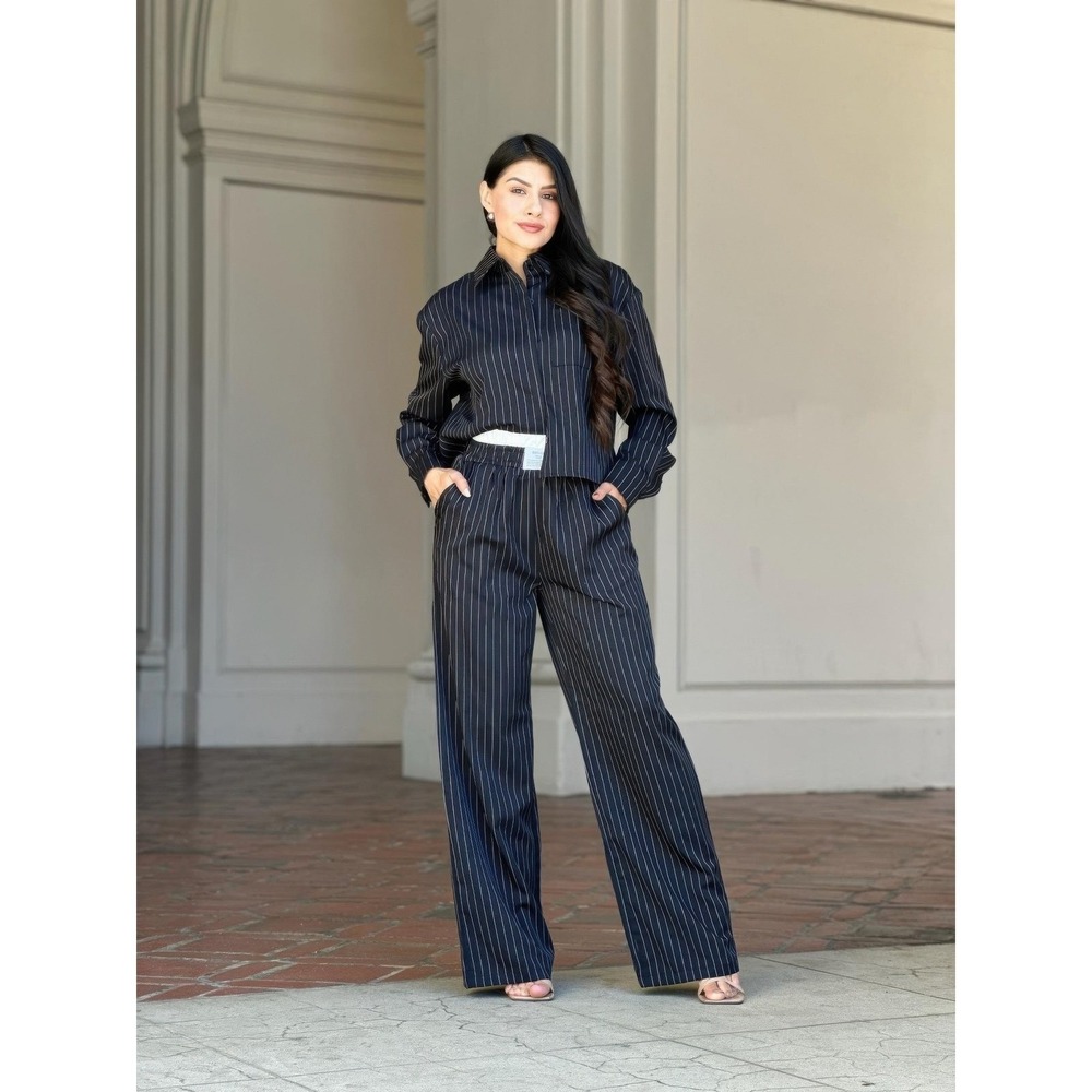 Chic Pinstripe Wide Leg Pants and Cropped Shirt Set Women's Fashion Ensemble‎
